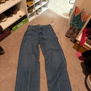 Old Navy Women's Straight Leg Jeans in Blue